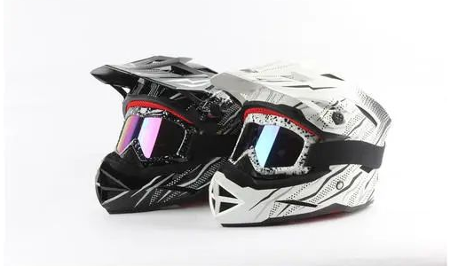 三線立式加工中心850plus機(jī)加工“頭盔模具”成新網(wǎng)紅，即