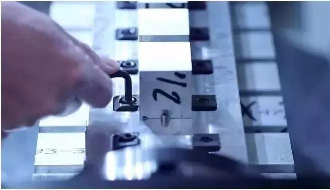 【新手必看】3軸、3+2軸、5軸加工的區(qū)別是什么？(圖14)